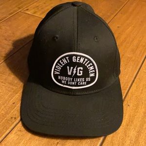 VIOLENT GENTLEMAN. FLEXFIT STYLE HAT.  L/XL